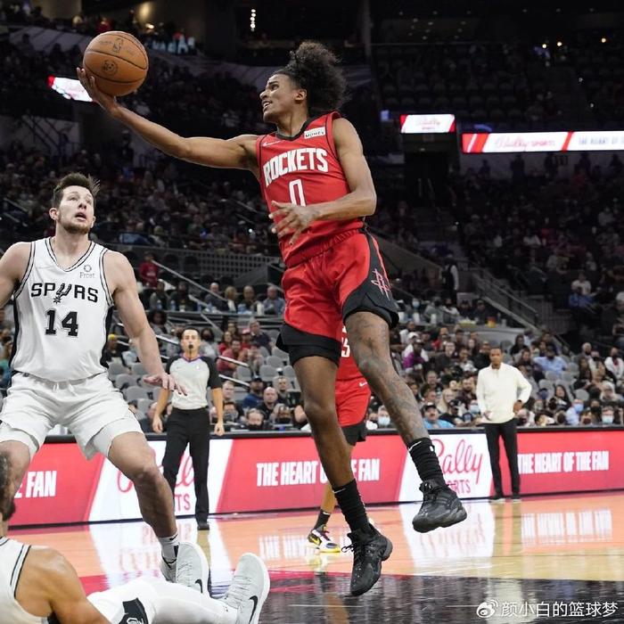 Ming在雄鹿比赛中持续失利，爆冷引发热议！引发球迷热议(雄鹿名人堂球员)-爱游戏APP